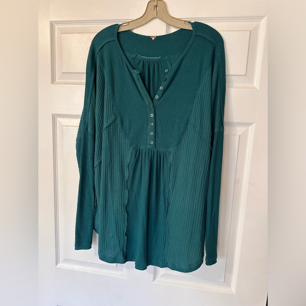 Free people tulip hem waffle knit tunic length top.